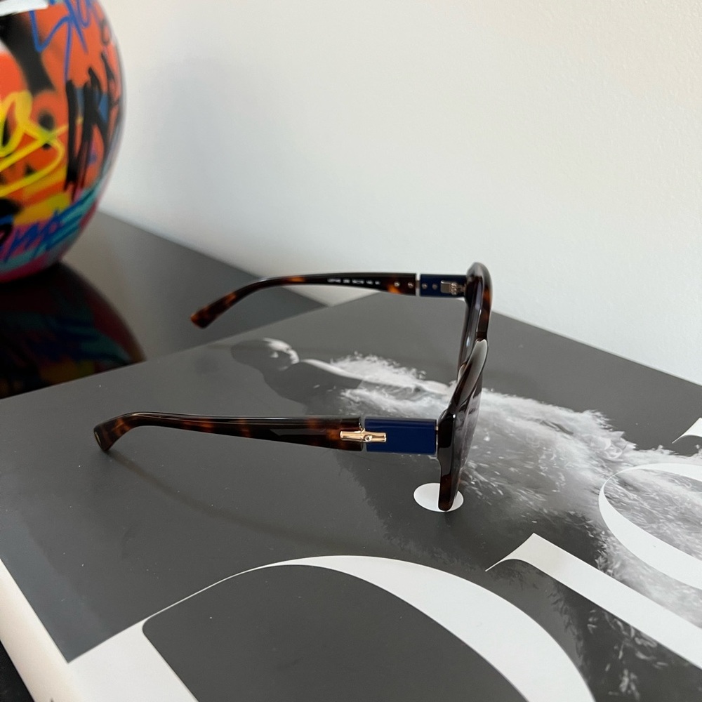 Longchamp Elegant Tortoise Shell Sunglasses - Picture 8 of 15